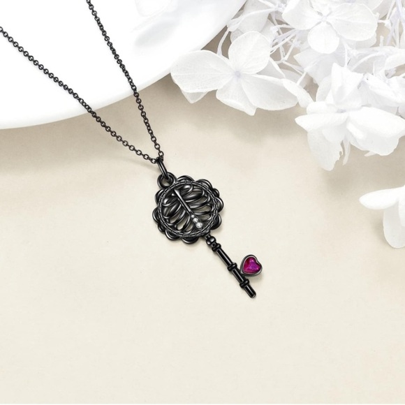 18k Skeleton Heart Key Necklace - Picture 3 of 5